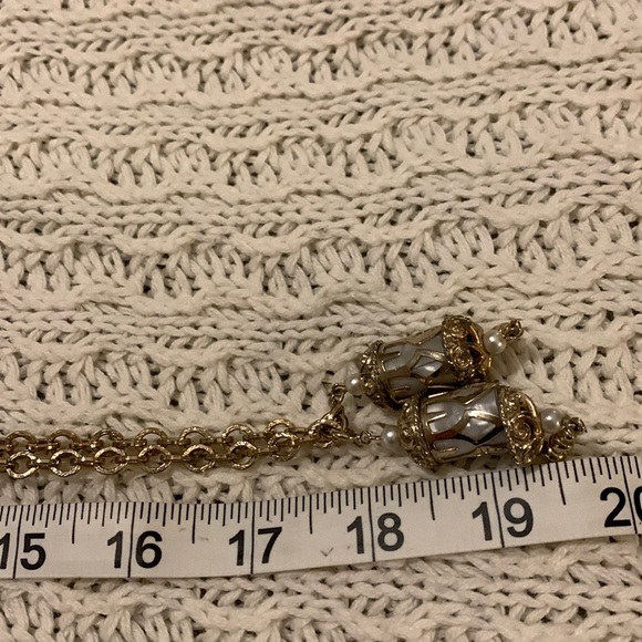 Vintage Gold tone necklace w/ lantern pendants and two spring clasps - Picture 6 of 11